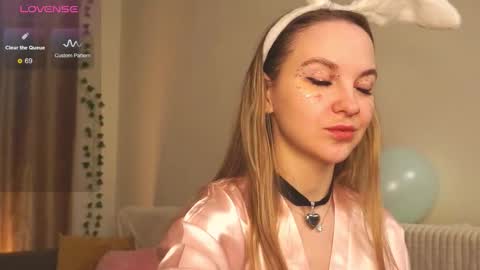 Snapshot of evelineloos chatting on 02.14.26 Eveline online show from 02.14.26