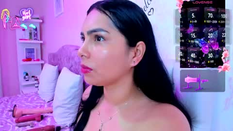 Snapshot of evelinn_belen chatting on 04.25.26 Evelinn belen online show from 04.25.26
