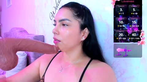 Snapshot of evelinn_belen chatting on 04.29.26 Evelinn belen online show from 04.29.26