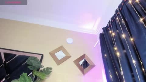 Snapshot of evelyn__rose1 chatting on 04.20.26 evelyn__rose1 online show from 04.20.26