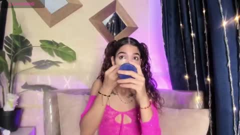 Snapshot of evelyn__rose1 chatting on 05.03.26 evelyn__rose1 online show from 05.03.26