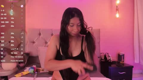 Snapshot of evelyn_flores1 chatting on 10.27.25 online show from 10.27.25