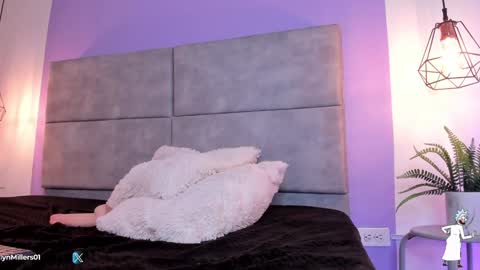 Evelyn  online show from 01.11.25