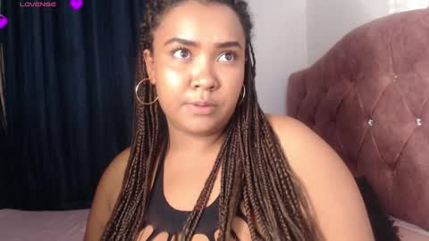 Evelyn Sandoval online show from 03.11.25