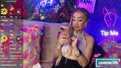 Snapshot of evelynagrey chatting on 02.03.25 EvelynaGrey online show from 02.03.25