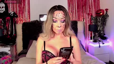 EvelynaGrey online show from 10.23.25