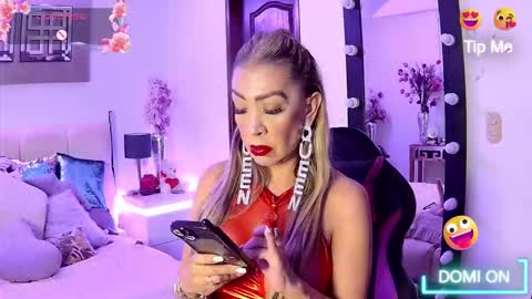 Snapshot of evelynagrey chatting on 11.30.25 EvelynaGrey online show from 11.30.25