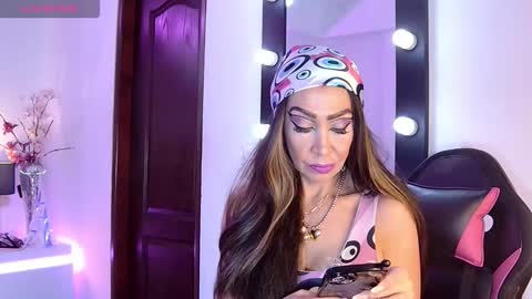 Snapshot of evelynagrey chatting on 02.22.26 EvelynaGrey online show from 02.22.26