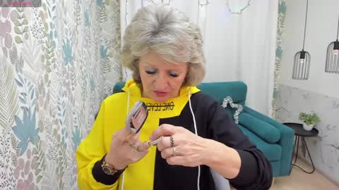 Evelyn online show from 12.26.24