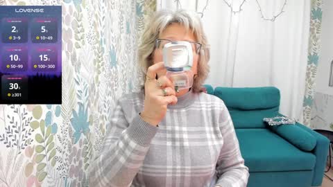 Evelyn online show from 01.06.25