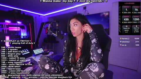 Evelyne online show from 12.20.24