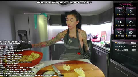 Evelyne online show from 12.24.24