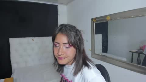 Snapshot of evelynesex chatting on 05.15.26 Evelyne online show from 05.15.26