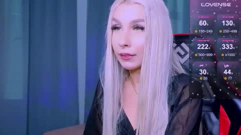 Evelin  HELP ME GET MY FIRST 50 THUMBS UP online show from 10.09.25