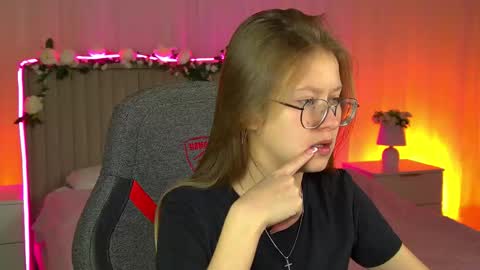 Snapshot of evemundie chatting on 10.15.25 Eve online show from 10.15.25