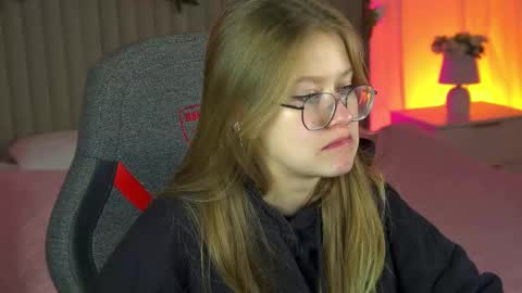 Snapshot of evemundie chatting on 10.18.25 Eve online show from 10.18.25