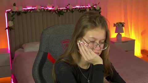 Snapshot of evemundie chatting on 10.21.25 Eve online show from 10.21.25