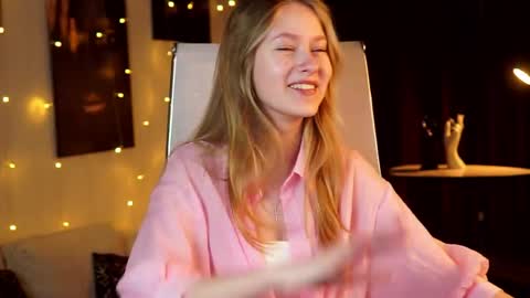 Snapshot of evemundie chatting on 05.15.26 Eve online show from 05.15.26