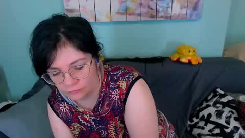 Snapshot of everly_rays chatting on 05.16.26 Everly online show from 05.16.26