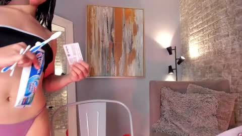 Snapshot of everyh chatting on 02.12.25 Sophia online show from 02.12.25