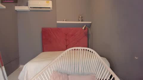 Snapshot of everyh chatting on 09.13.25 Sophia online show from 09.13.25