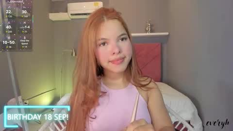 Snapshot of everyh chatting on 09.17.25 Sophia online show from 09.17.25