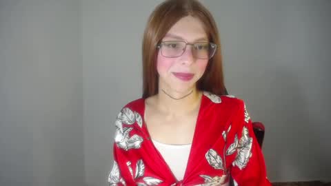 Snapshot of evi_kitty chatting on 01.07.25 Evi online show from 01.07.25
