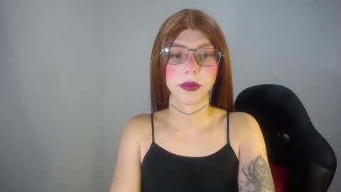 Snapshot of evi_kitty chatting on 03.12.25 Evi online show from 03.12.25