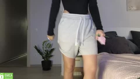 evi_woow online show from 11.06.25