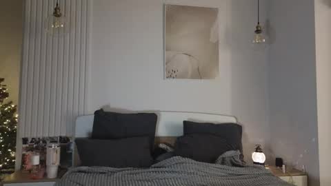 evi_woow online show from 12.16.25