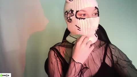 Snapshot of evie_muna chatting on 05.02.26 Renesme White Im here from Monday to Friday online show from 05.02.26
