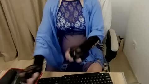 Snapshot of evil_goddesx chatting on 01.28.25 alesia online show from 01.28.25