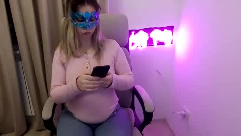 Snapshot of evil_goddesx chatting on 03.04.25 alesia online show from 03.04.25