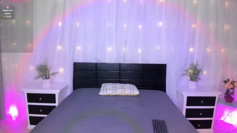 Snapshot of evoletbee chatting on 10.09.25 Evolet online show from 10.09.25