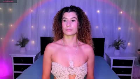 Snapshot of evoletbee chatting on 12.20.25 Evolet online show from 12.20.25