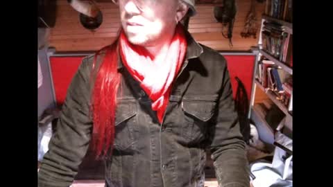 Snapshot of evpierce chatting on 04.16.26 EvPierce online show from 04.16.26