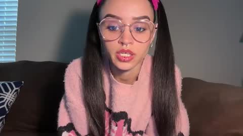 Snapshot of evusixx chatting on 10.31.25 evusixx online show from 10.31.25