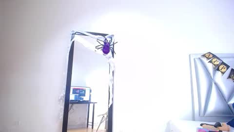 Snapshot of exotic_karmella chatting on 10.27.25 exotic_karmella online show from 10.27.25