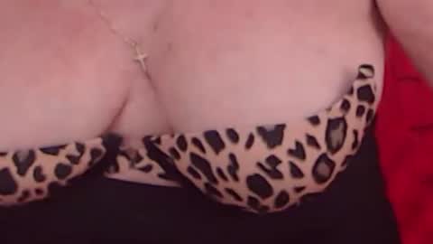 Snapshot of experiencedalana chatting on 06.14.26 Alana online show from 06.14.26
