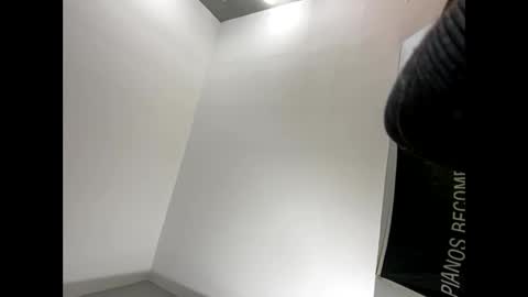 Snapshot of explosive_andyy chatting on 11.17.25 Explosivee andyy online show from 11.17.25