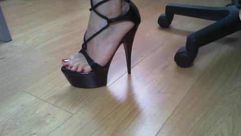 Elise online show from 10.21.25