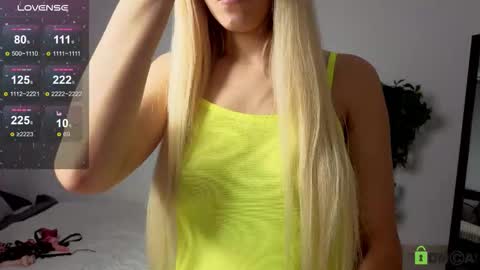 Snapshot of extra_natural chatting on 10.29.25 M4ry online show from 10.29.25