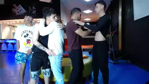 extrangers online show from 02.11.25