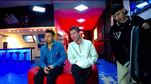 extrangers online show from 09.16.25