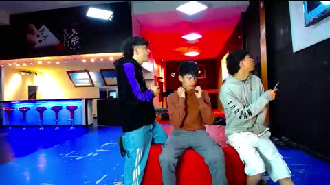 extrangers online show from 10.11.25