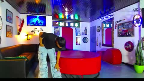 extrangers online show from 11.28.25