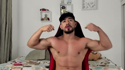 Ezzio Scolaro online show from 04.12.26