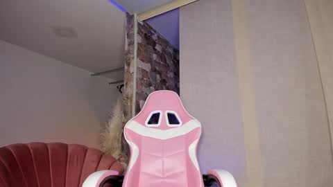 Snapshot of fabianna_laraa chatting on 12.19.24 Thianna online show from 12.19.24