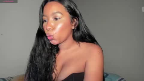 Snapshot of fabianna_laraa chatting on 05.27.26 Thianna online show from 05.27.26