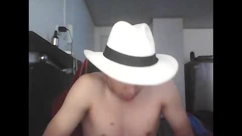 Snapshot of fabiar11 chatting on 01.11.26 R online show from 01.11.26